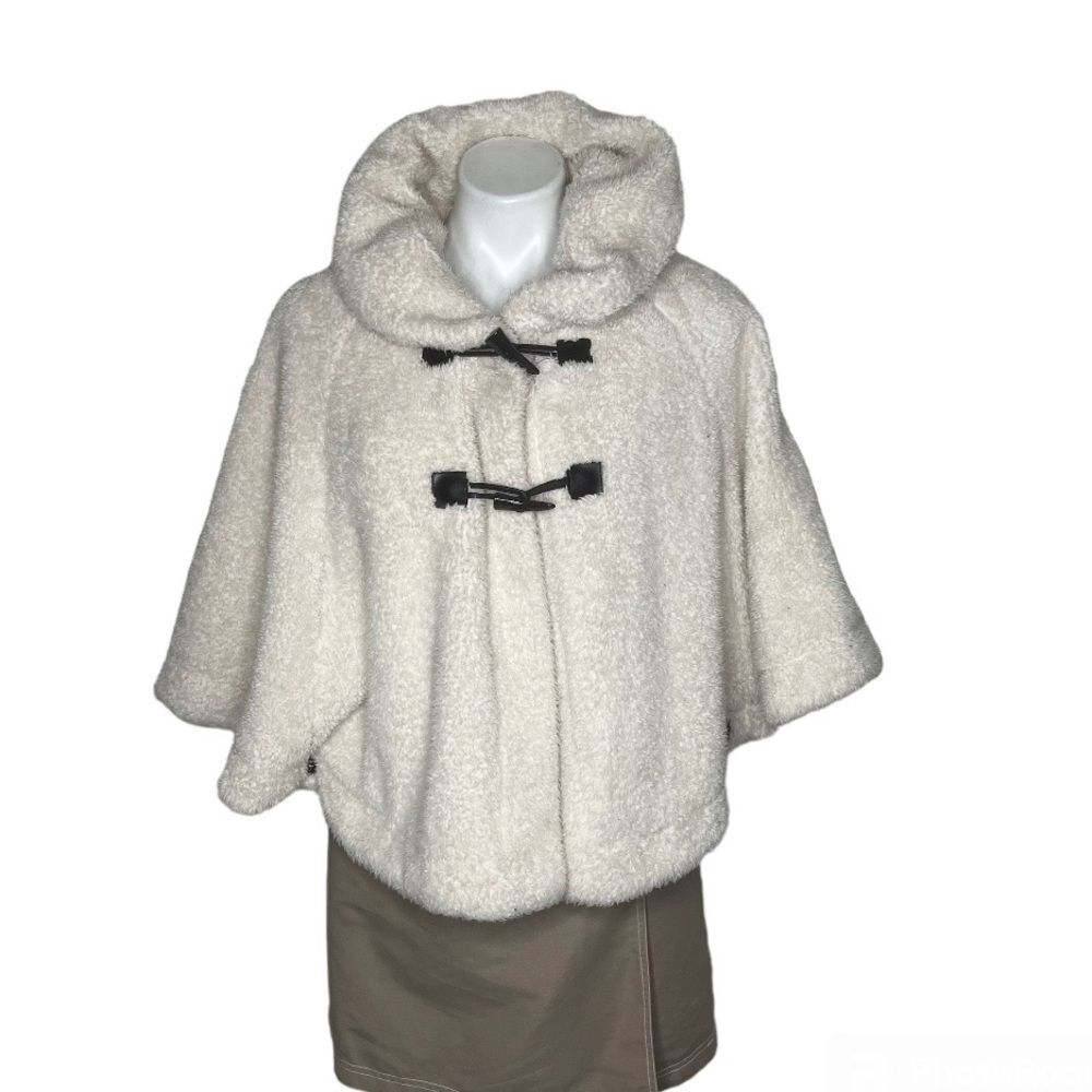 SISTERS Outerwear Cape Poncho Fun Fur Ivory Toggles Size Small Polka Dot Lining